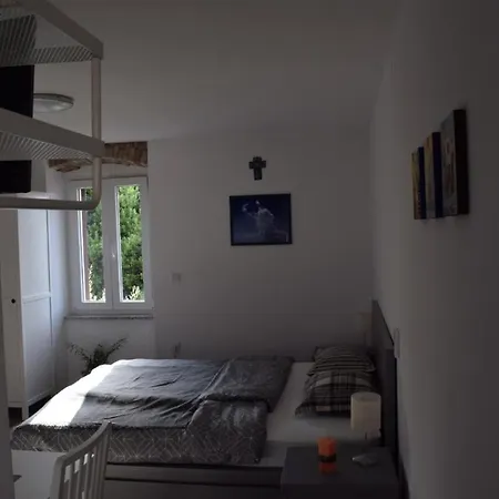 Apartament Scirenica *
