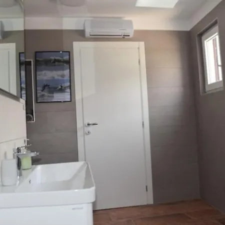 Apartament Scirenica *